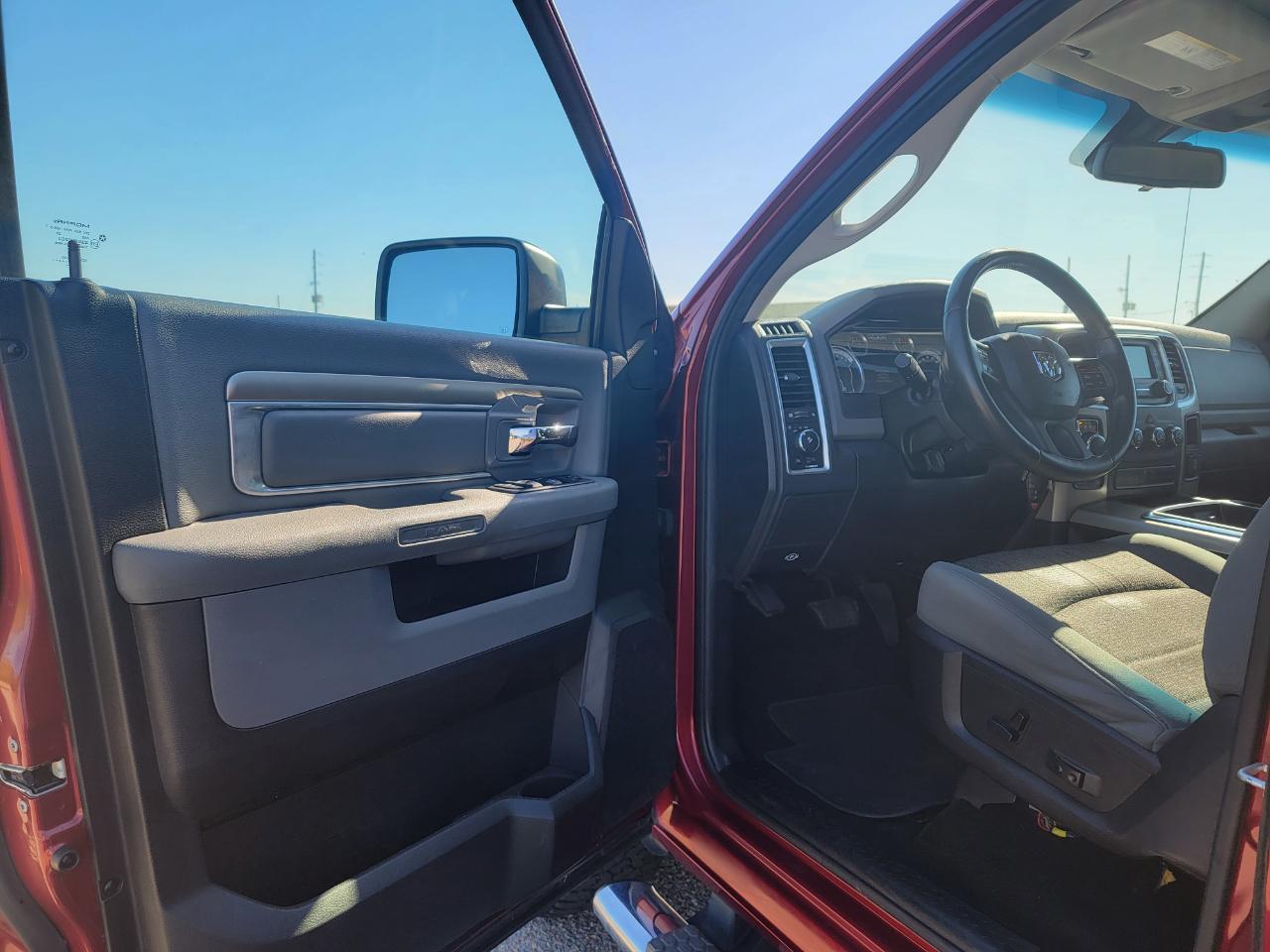 RAM 1500 4WD Crew Cab 140.5" Big Horn 2013