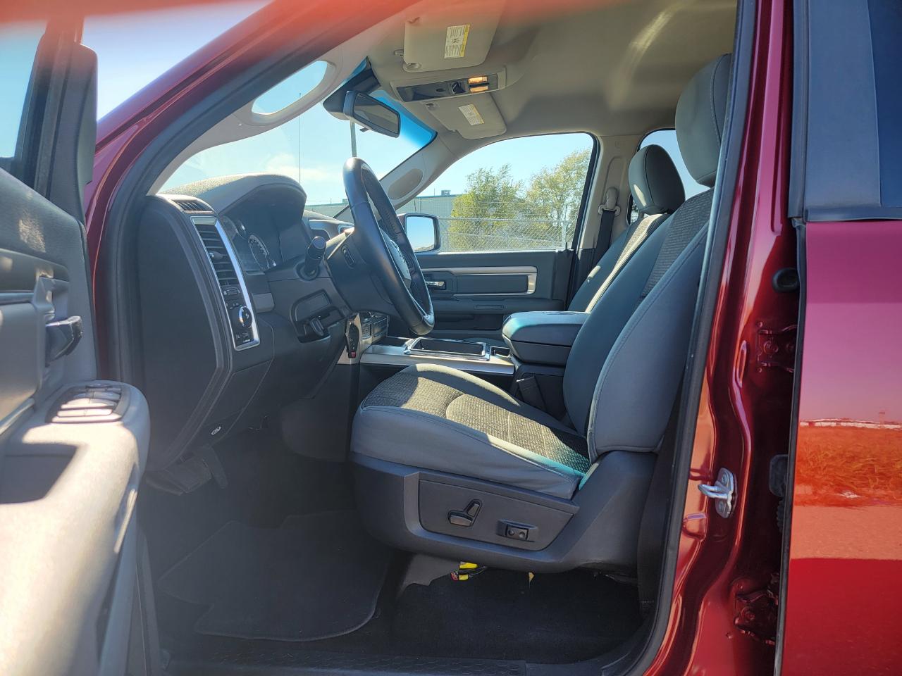 RAM 1500 4WD Crew Cab 140.5" Big Horn 2013