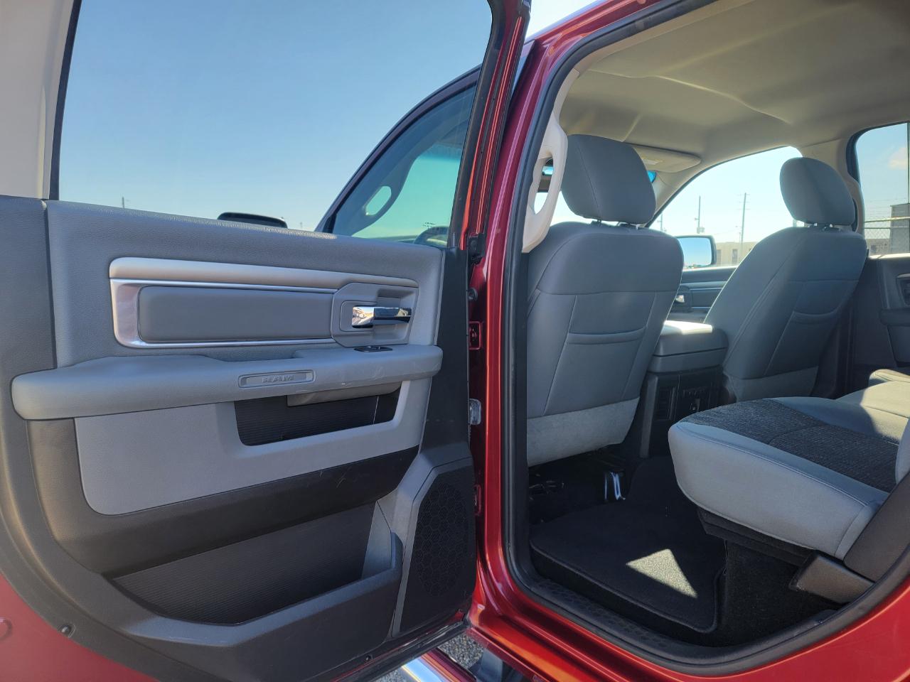 RAM 1500 4WD Crew Cab 140.5" Big Horn 2013