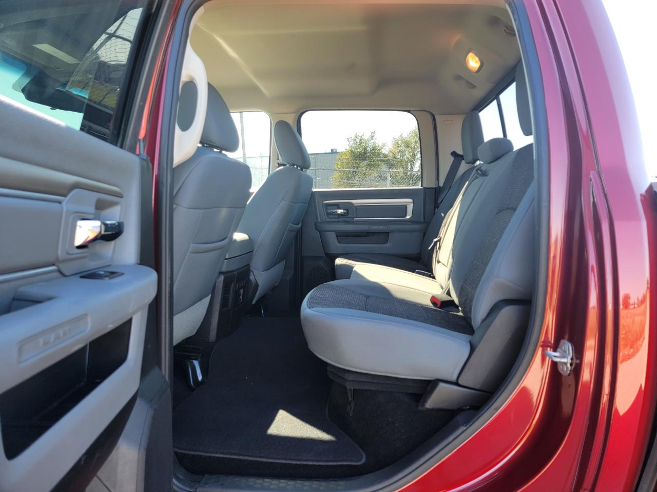 RAM 1500 4WD Crew Cab 140.5" Big Horn 2013