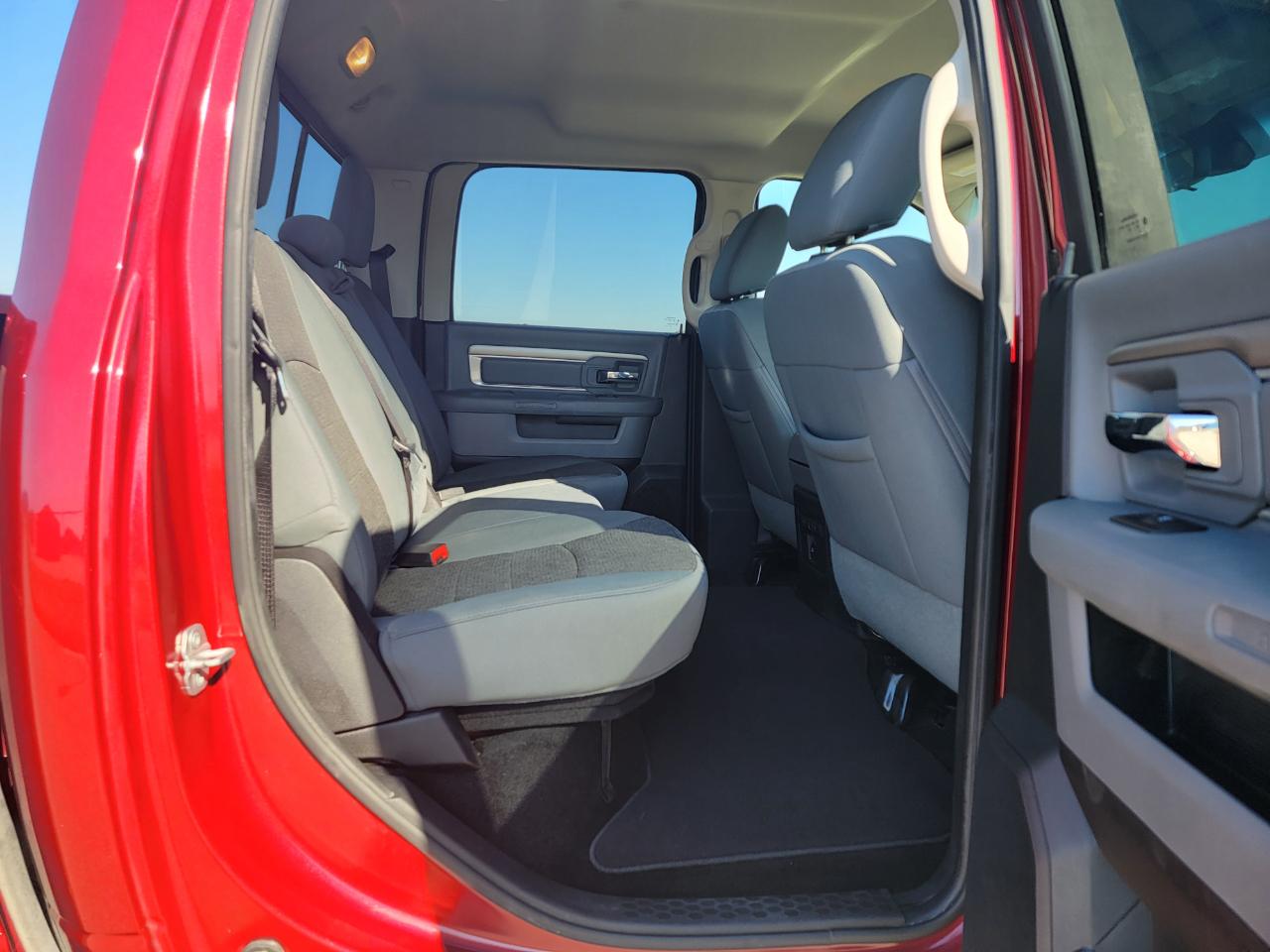 RAM 1500 4WD Crew Cab 140.5" Big Horn 2013