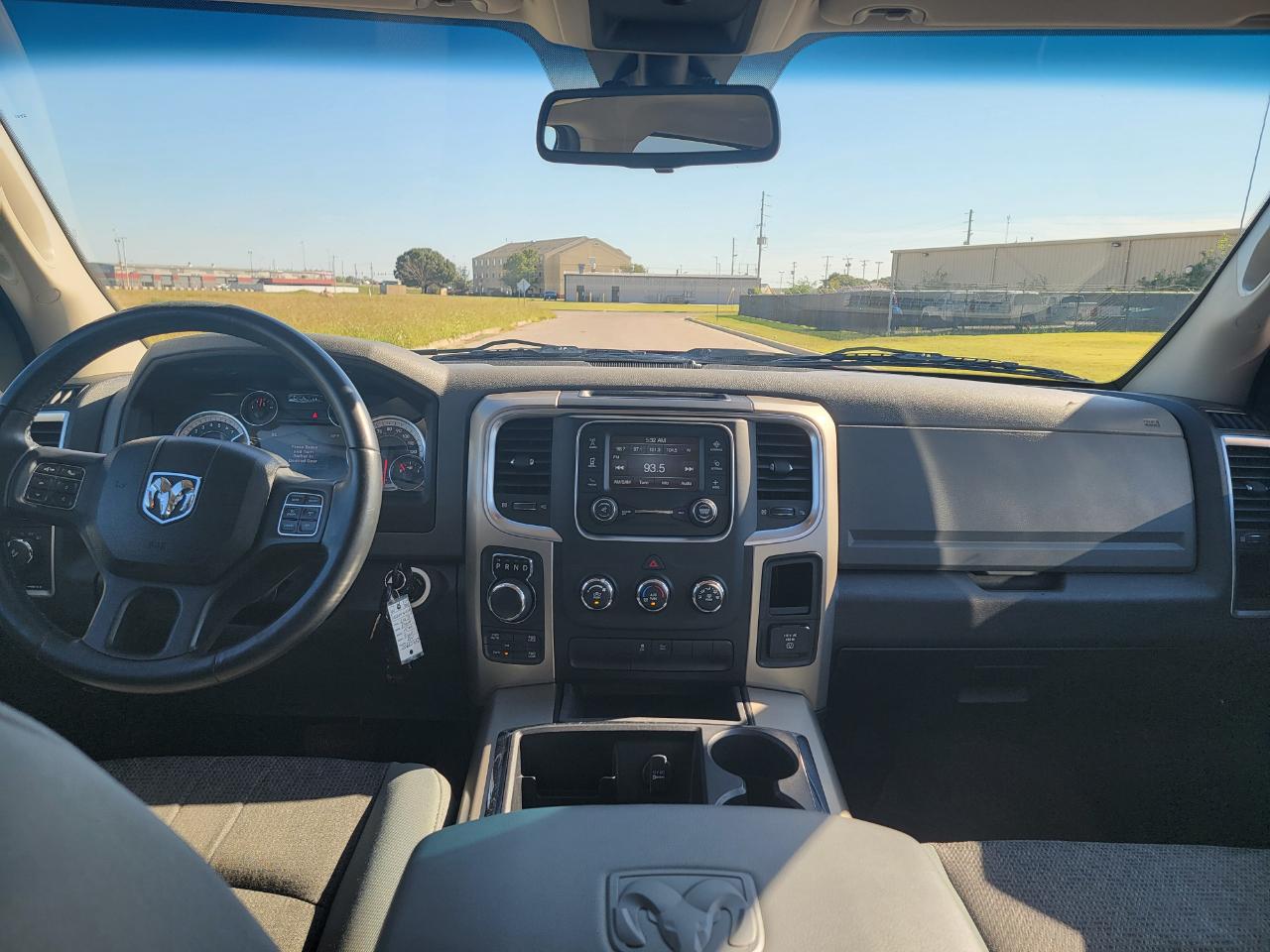 RAM 1500 4WD Crew Cab 140.5" Big Horn 2013