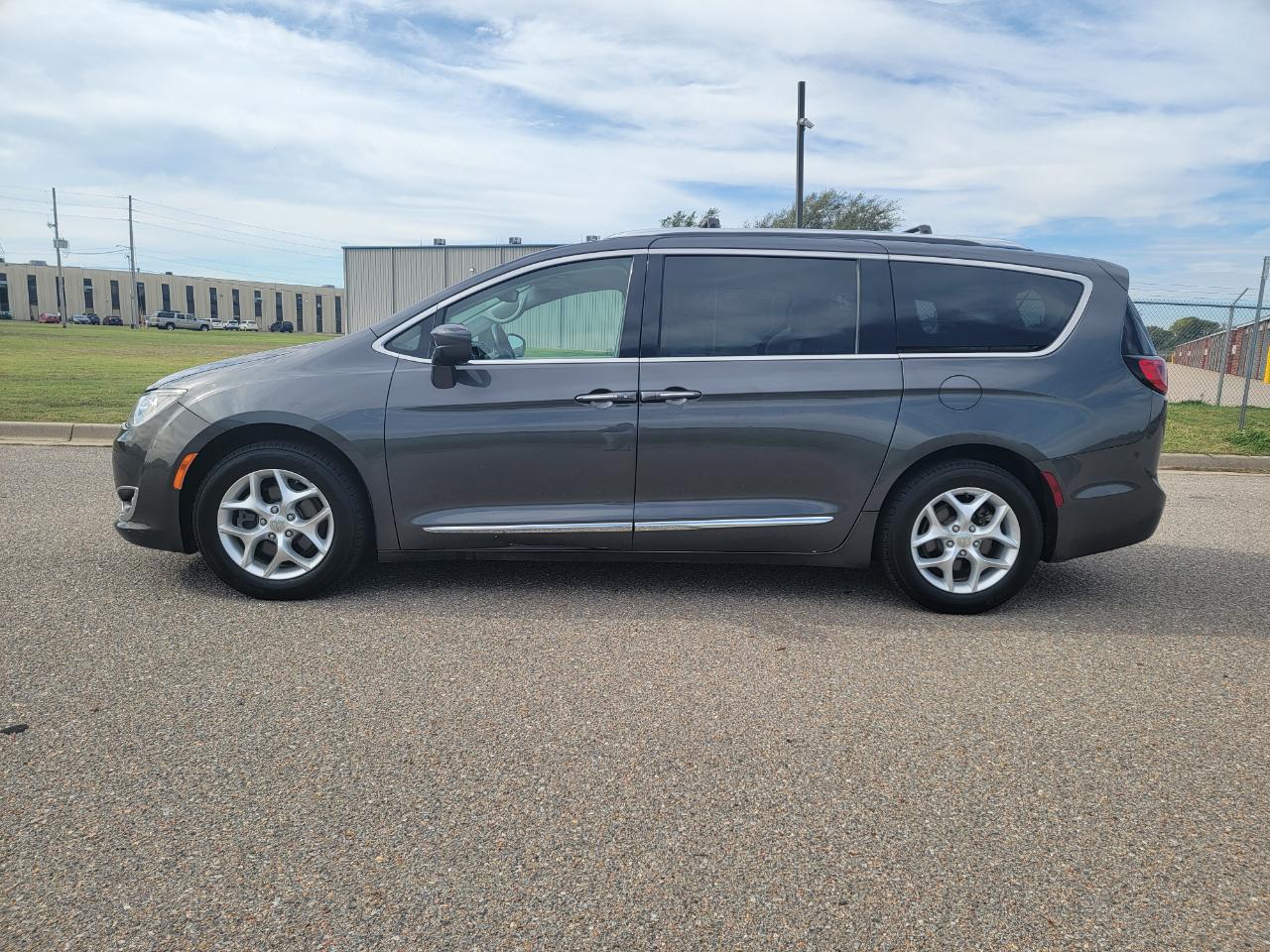 Chrysler Pacifica Touring L FWD 2018