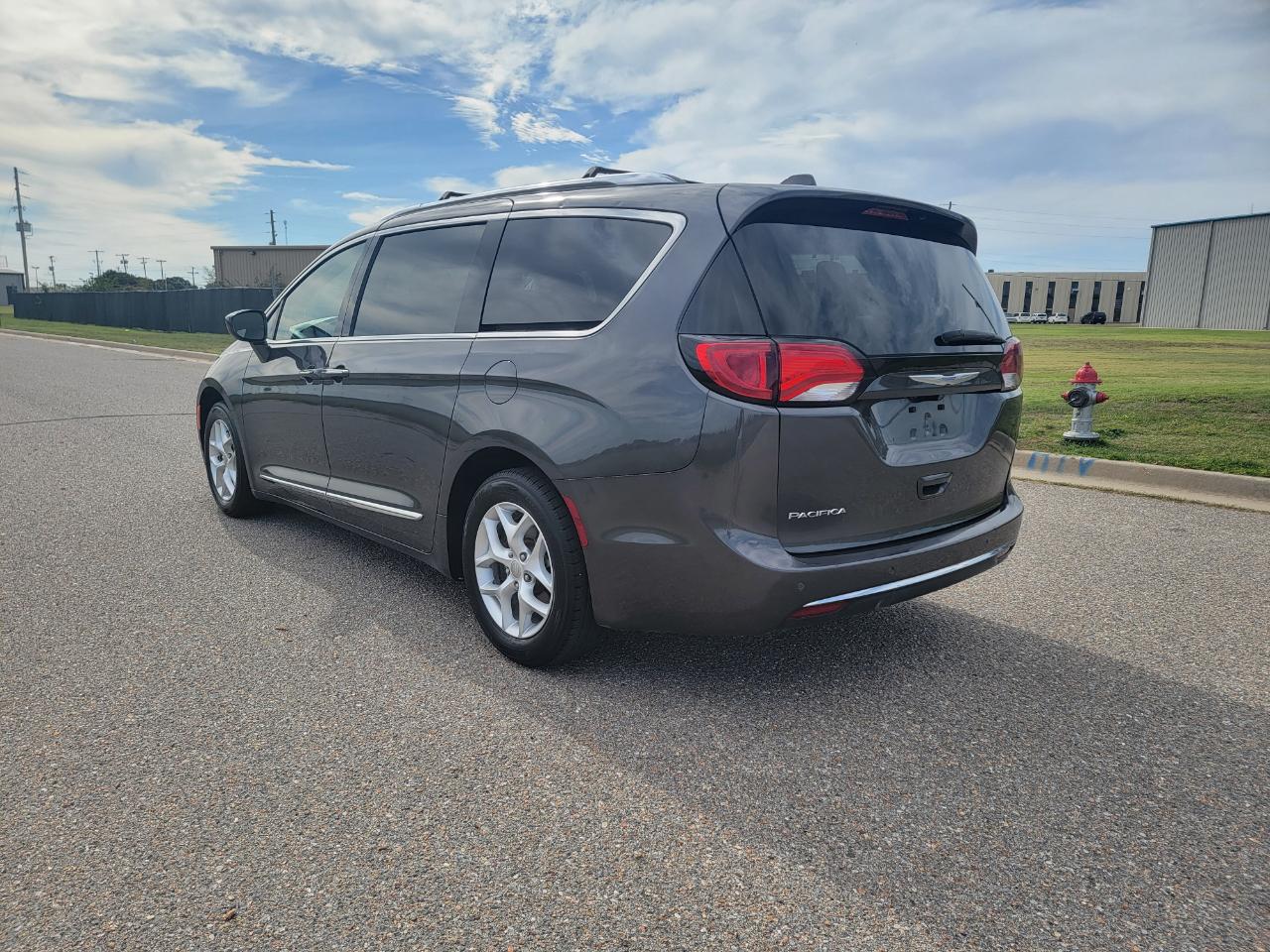 Chrysler Pacifica Touring L FWD 2018