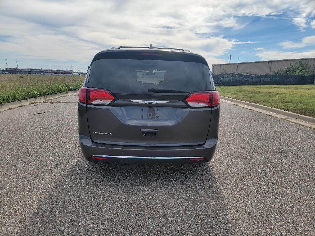 Chrysler Pacifica Touring L FWD 2018