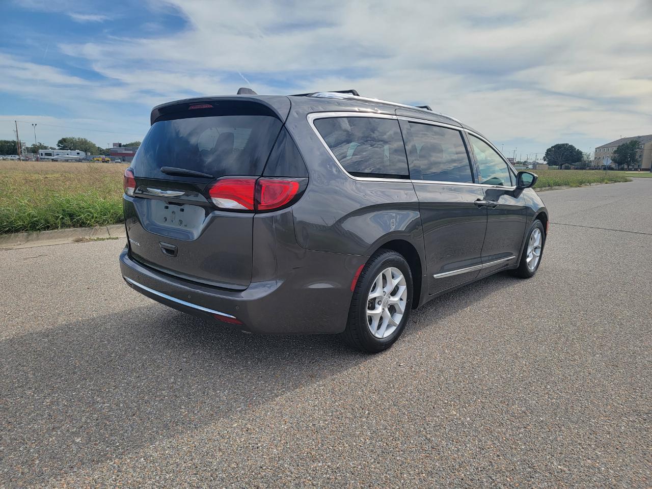 Chrysler Pacifica Touring L FWD 2018