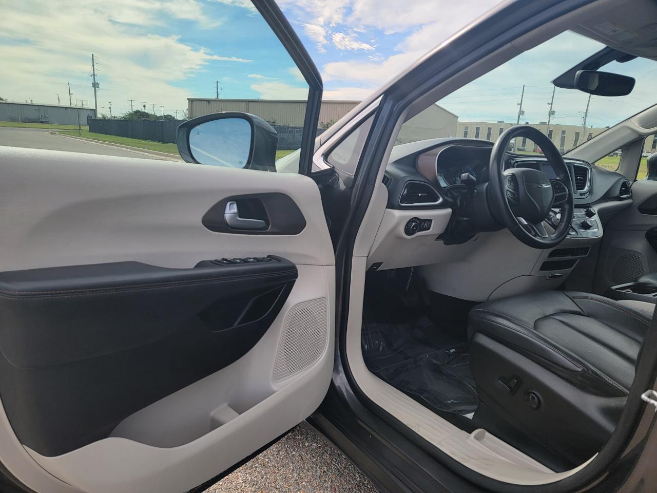 Chrysler Pacifica Touring L FWD 2018