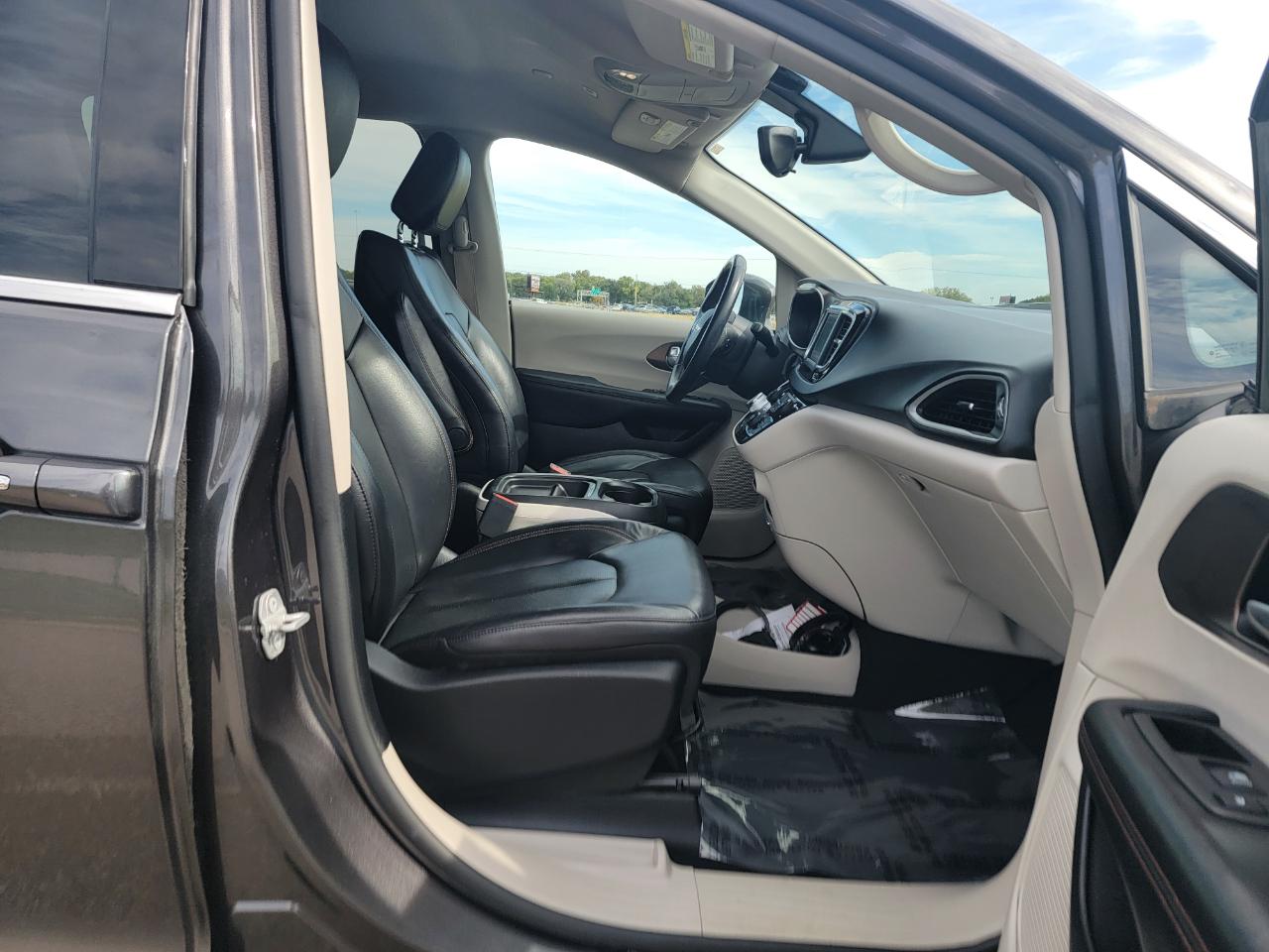 Chrysler Pacifica Touring L FWD 2018