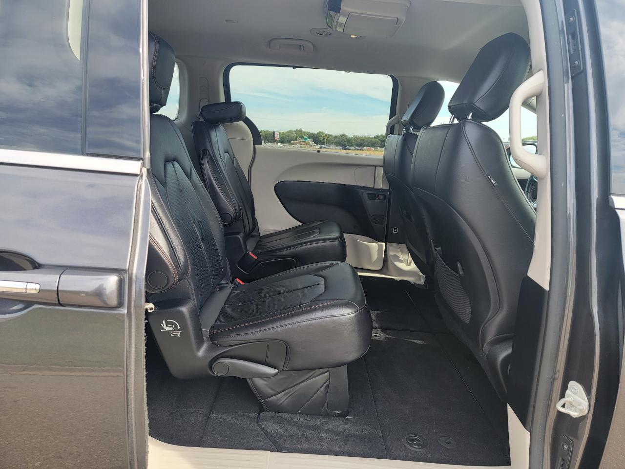 Chrysler Pacifica Touring L FWD 2018