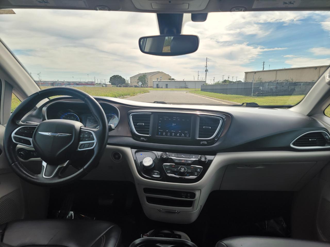 Chrysler Pacifica Touring L FWD 2018