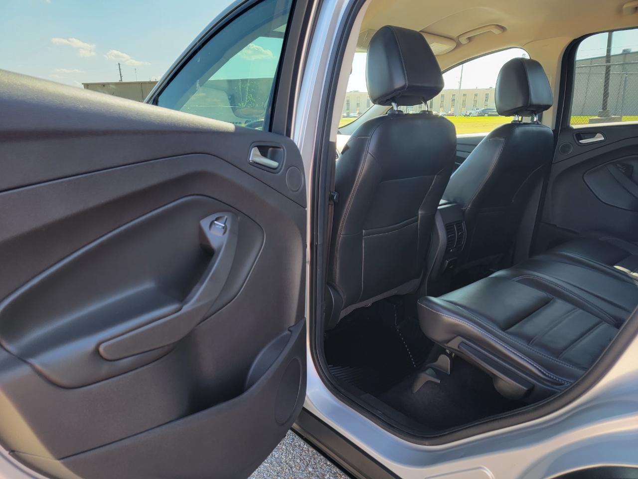 Ford Escape Titanium 4WD 2017