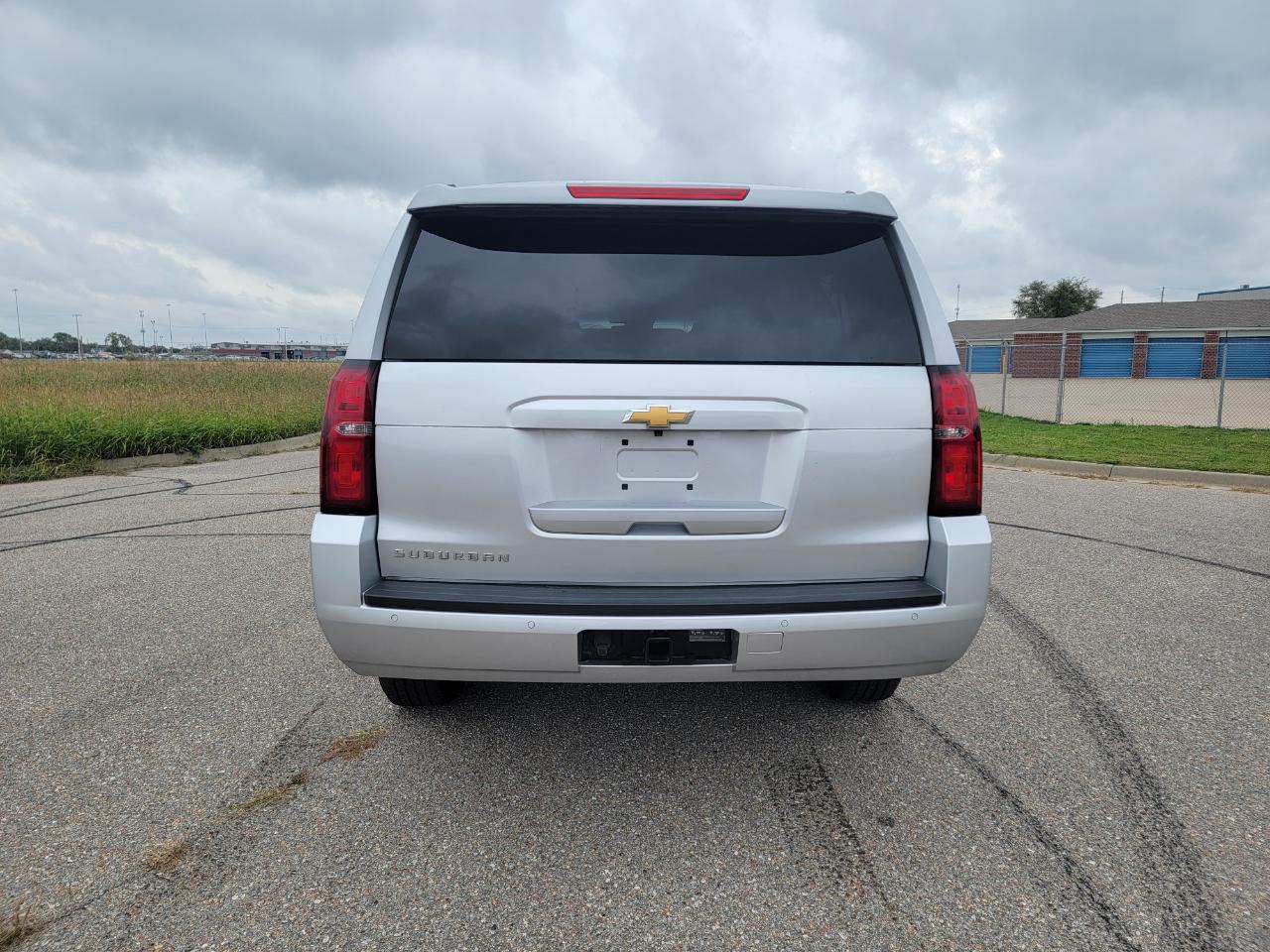 Chevrolet Suburban 4WD 4dr 1500 LT 2019