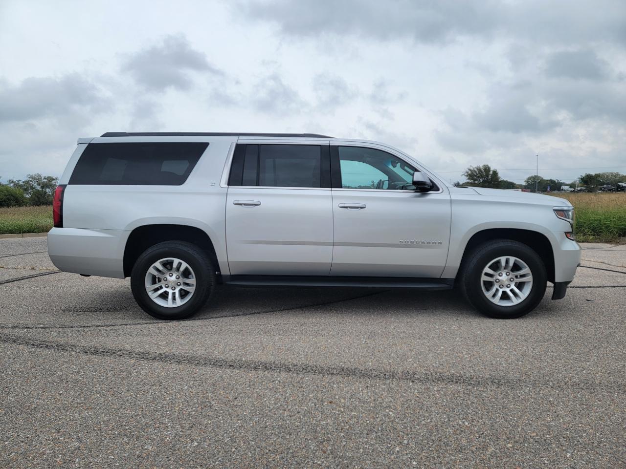 Chevrolet Suburban 4WD 4dr 1500 LT 2019