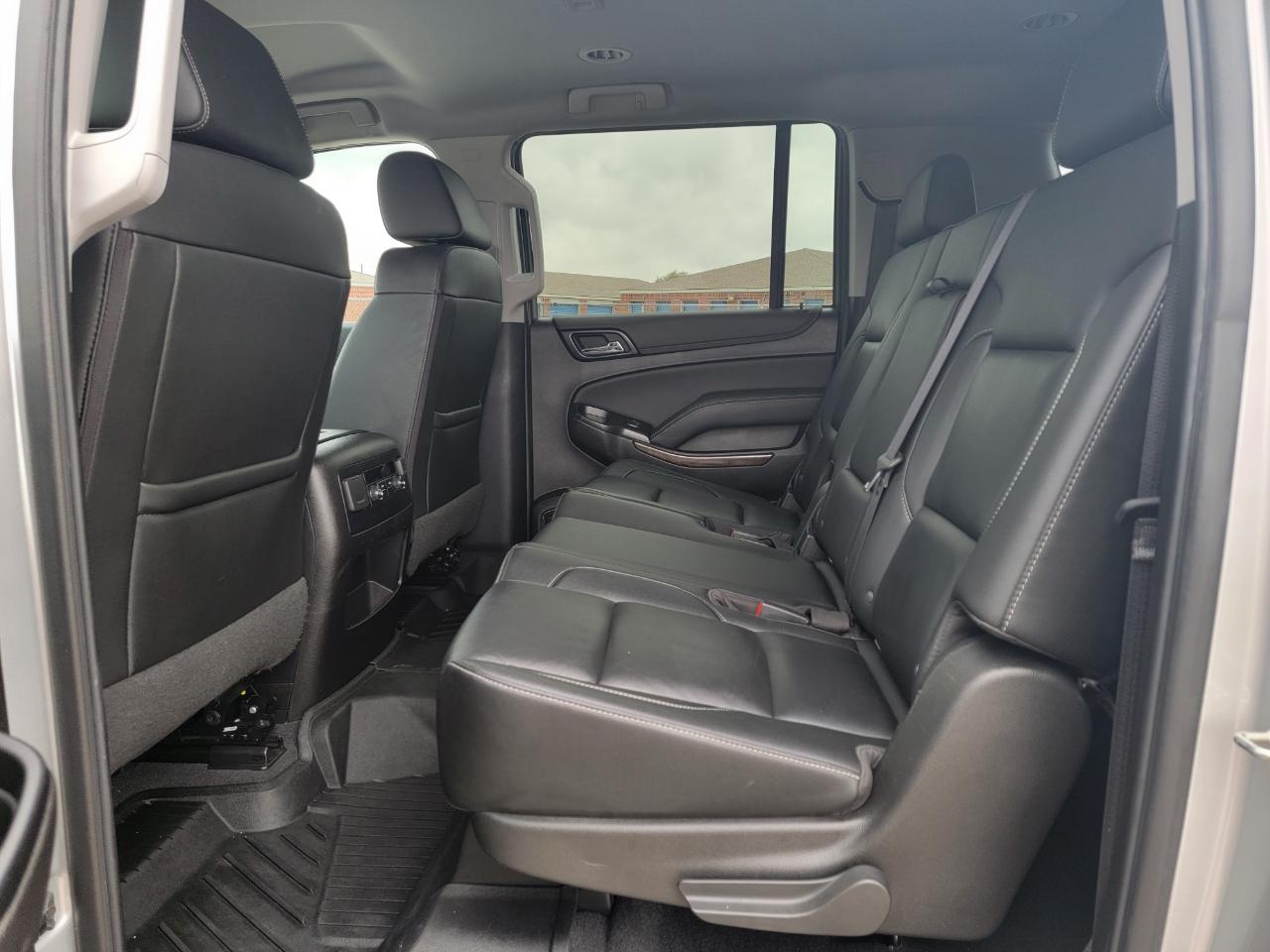 Chevrolet Suburban 4WD 4dr 1500 LT 2019