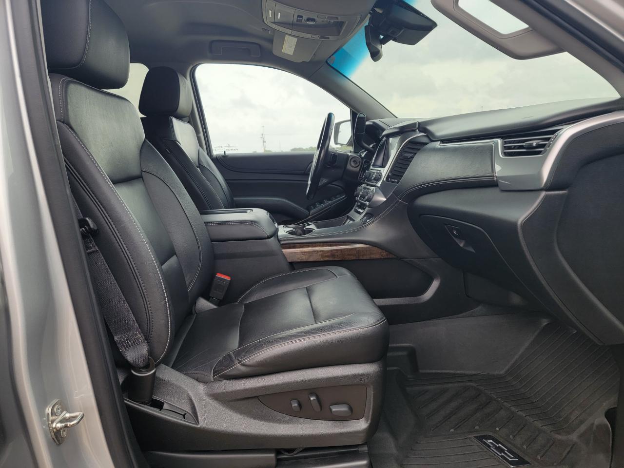 Chevrolet Suburban 4WD 4dr 1500 LT 2019