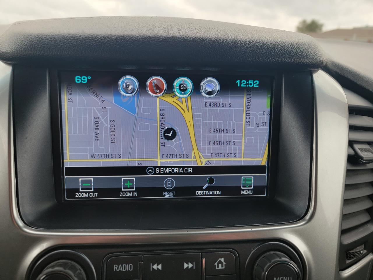 Chevrolet Suburban 4WD 4dr 1500 LT 2019
