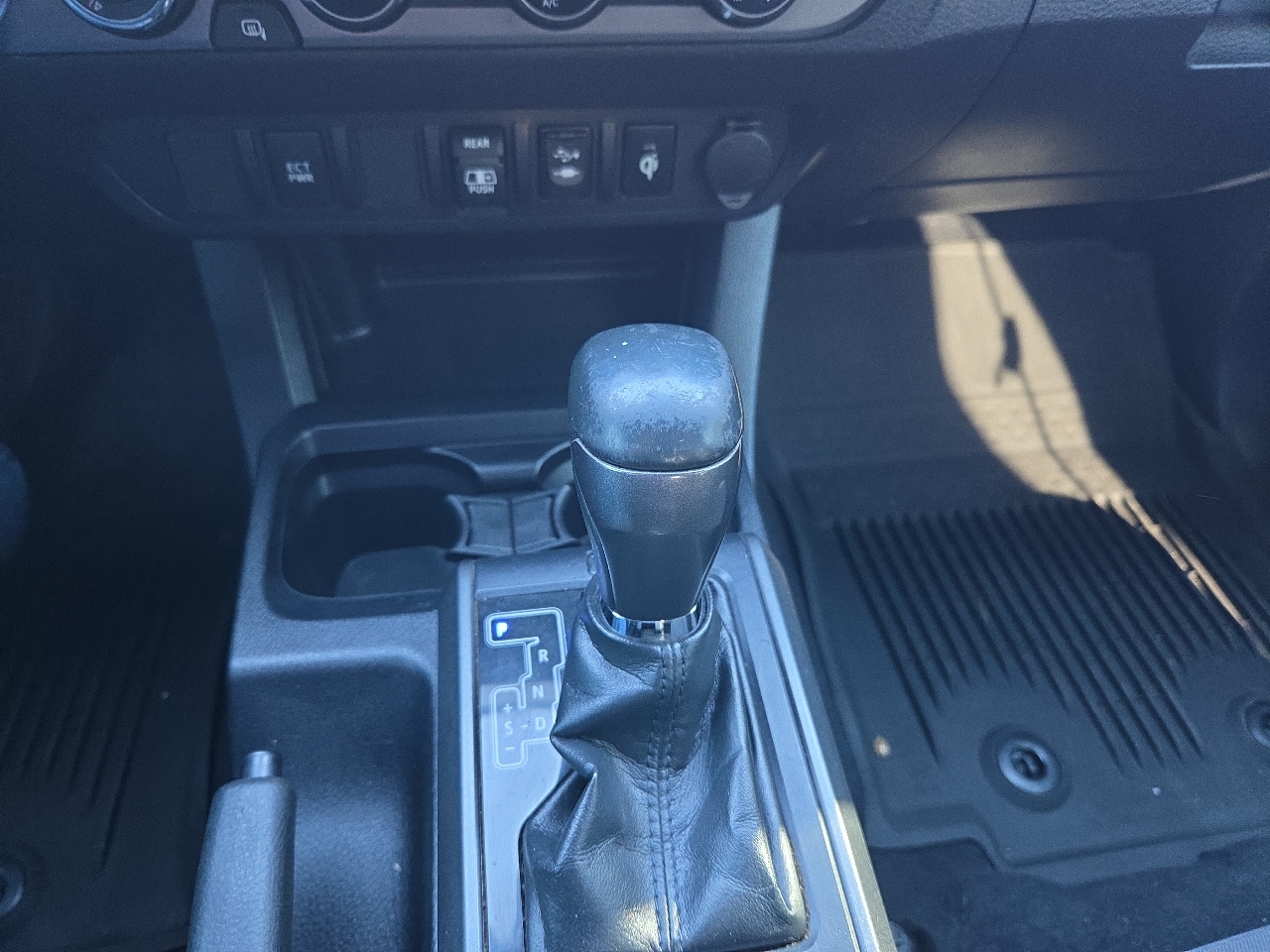 Toyota Tacoma TRD Off Road Double Cab 5' Bed V6 4x4 MT (Natl) 2018