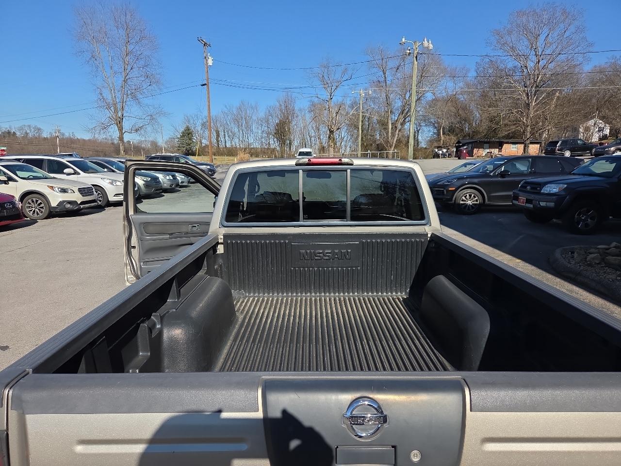 Nissan Frontier 2WD XE King Cab I4 Auto 2004