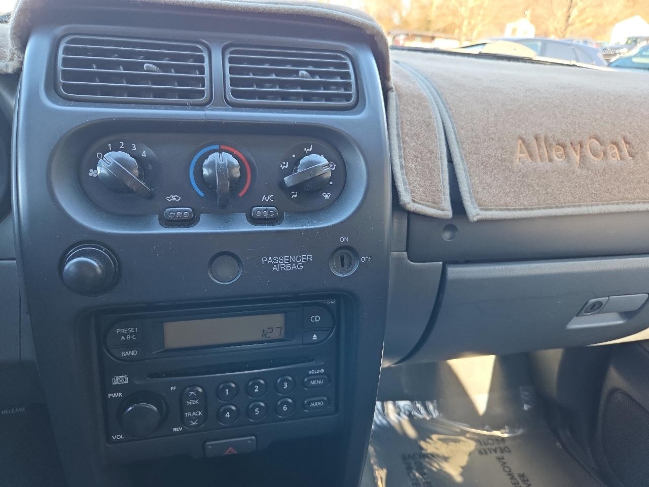 Nissan Frontier 2WD XE King Cab I4 Auto 2004