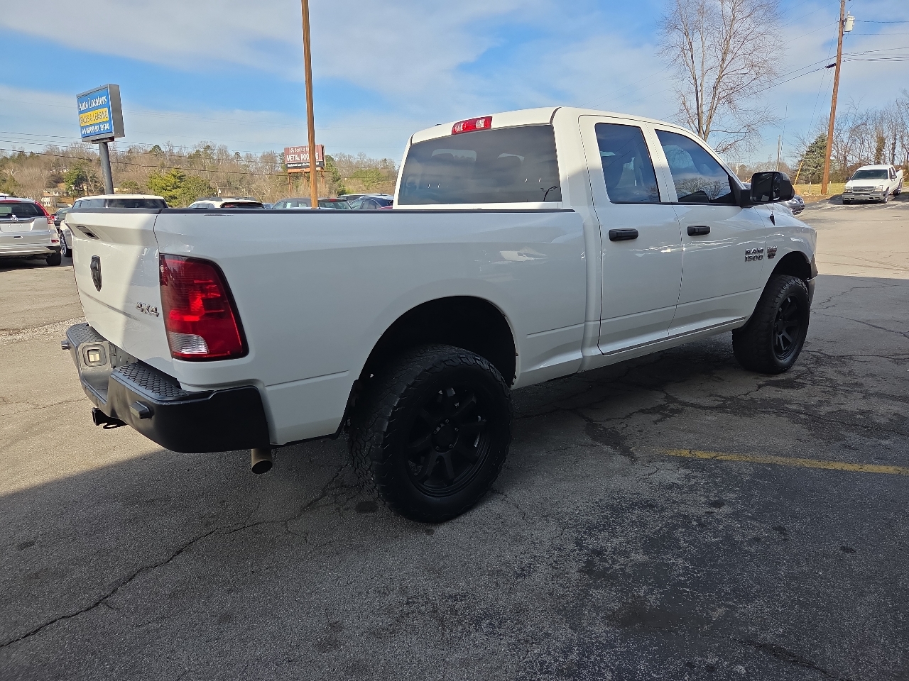 RAM 1500 4WD Quad Cab 140.5" Tradesman 2016