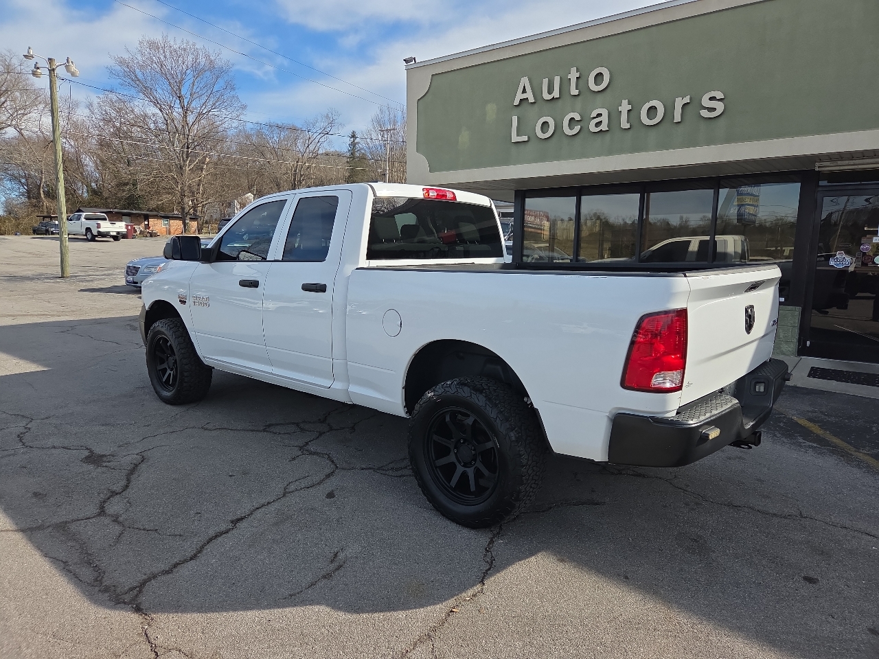 RAM 1500 4WD Quad Cab 140.5" Tradesman 2016