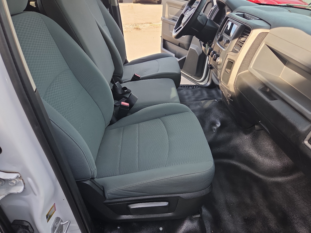 RAM 1500 4WD Quad Cab 140.5" Tradesman 2016