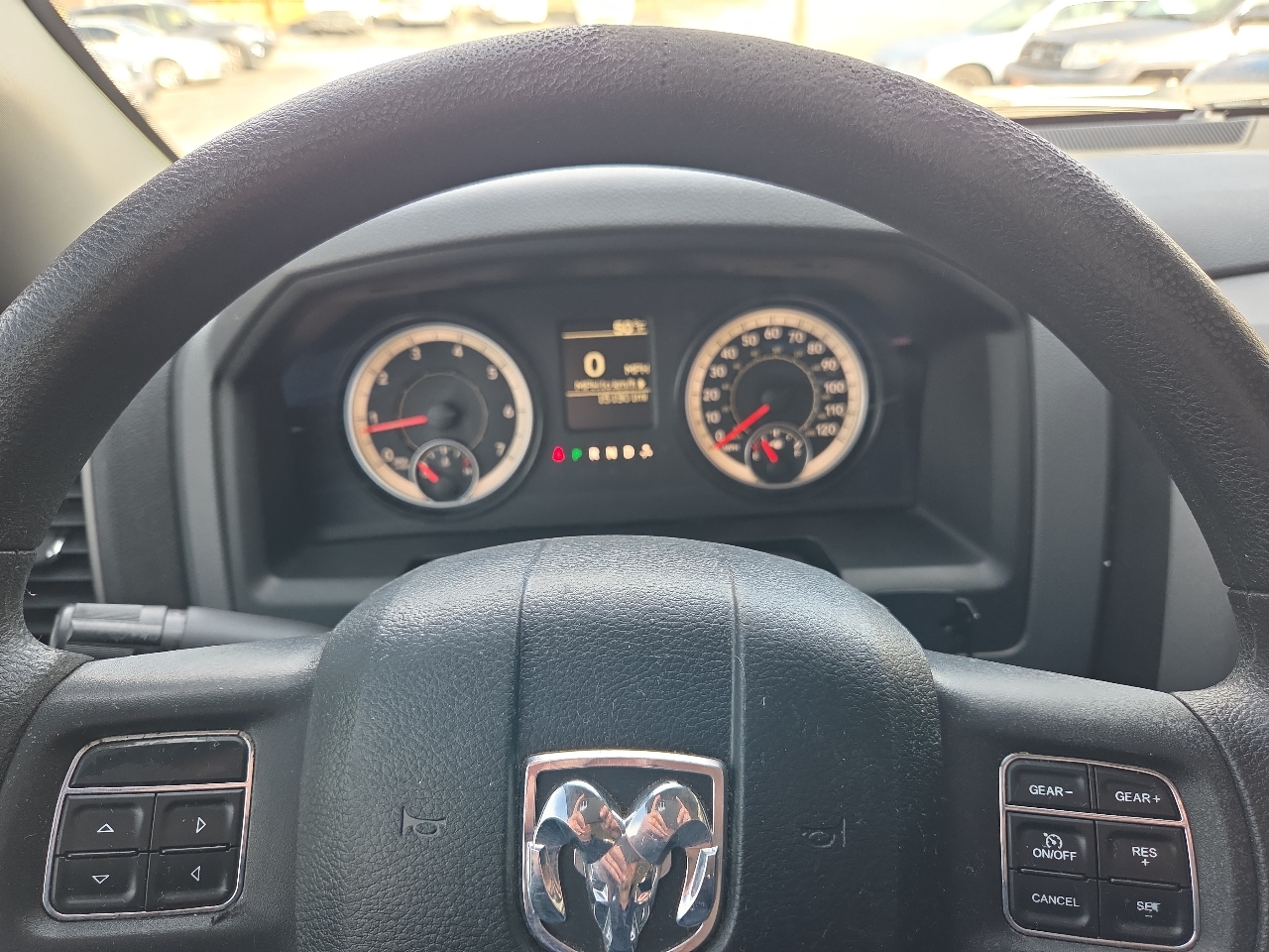 RAM 1500 4WD Quad Cab 140.5" Tradesman 2016