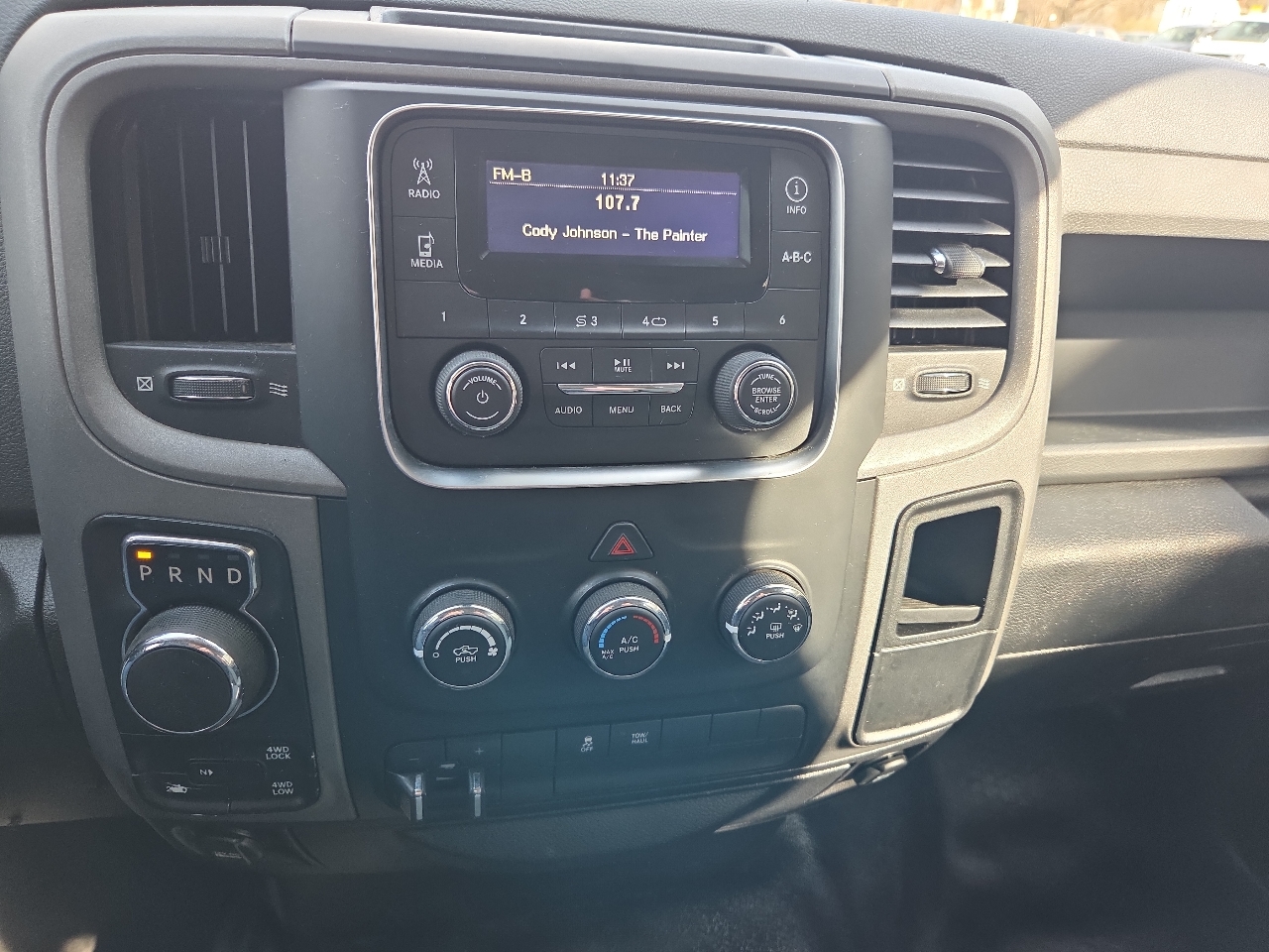 RAM 1500 4WD Quad Cab 140.5" Tradesman 2016