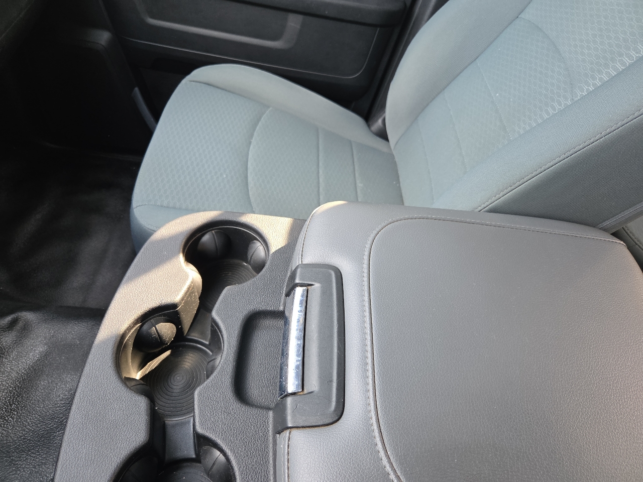 RAM 1500 4WD Quad Cab 140.5" Tradesman 2016