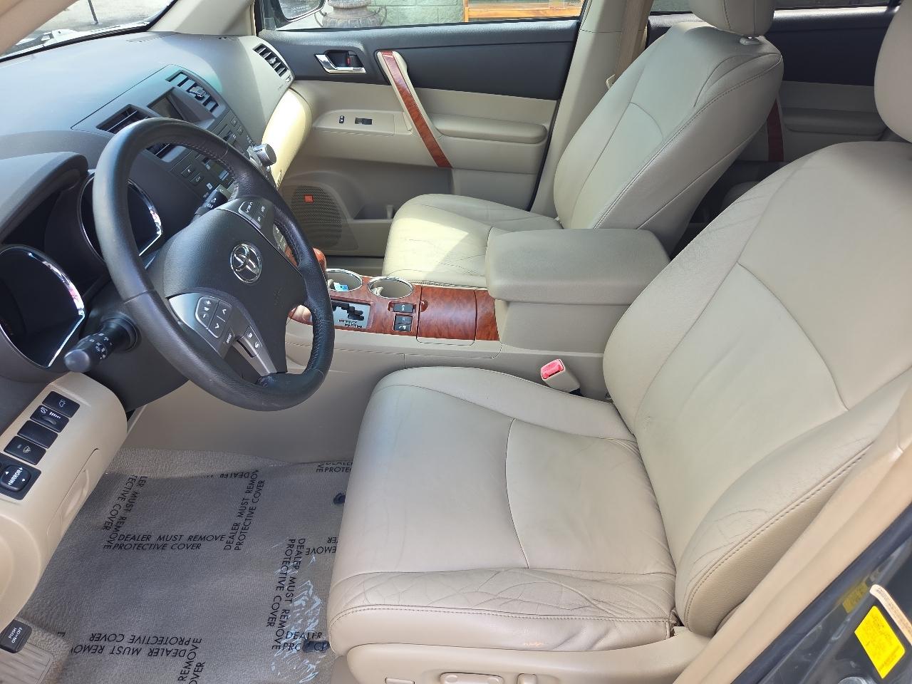 Toyota Highlander 4WD 4dr V6 Limited (Natl) 2010