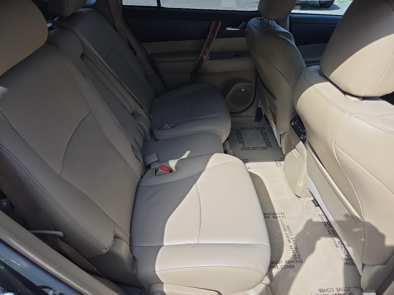 Toyota Highlander 4WD 4dr V6 Limited (Natl) 2010