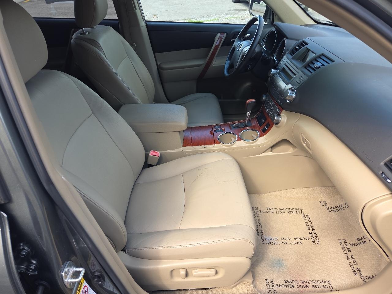 Toyota Highlander 4WD 4dr V6 Limited (Natl) 2010