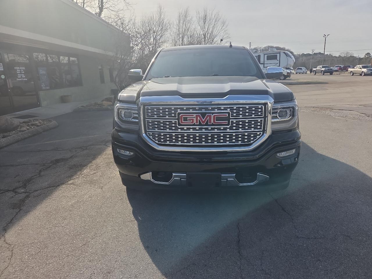 GMC Sierra 1500 4WD Crew Cab 143.5" Denali 2017