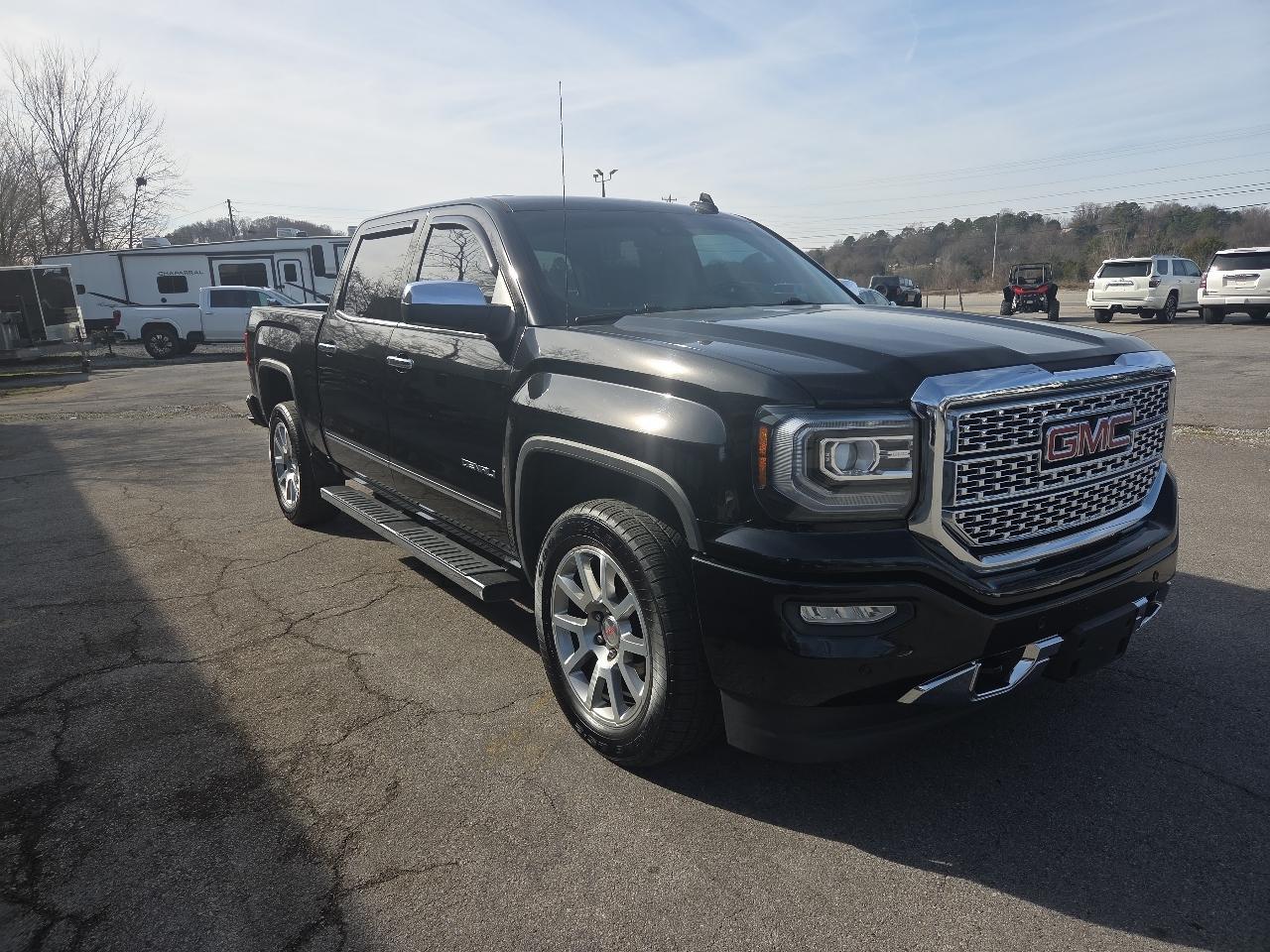 GMC Sierra 1500 4WD Crew Cab 143.5" Denali 2017