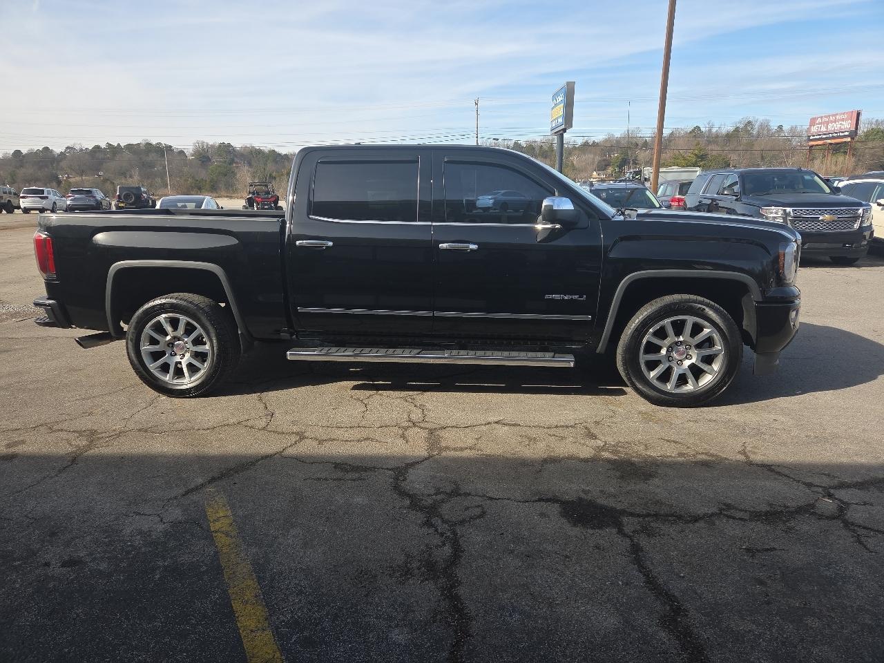 GMC Sierra 1500 4WD Crew Cab 143.5" Denali 2017
