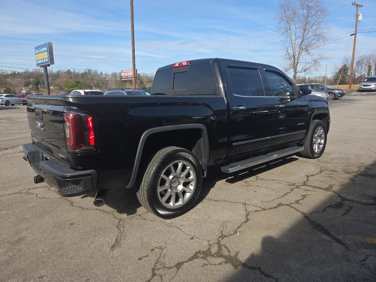 GMC Sierra 1500 4WD Crew Cab 143.5" Denali 2017