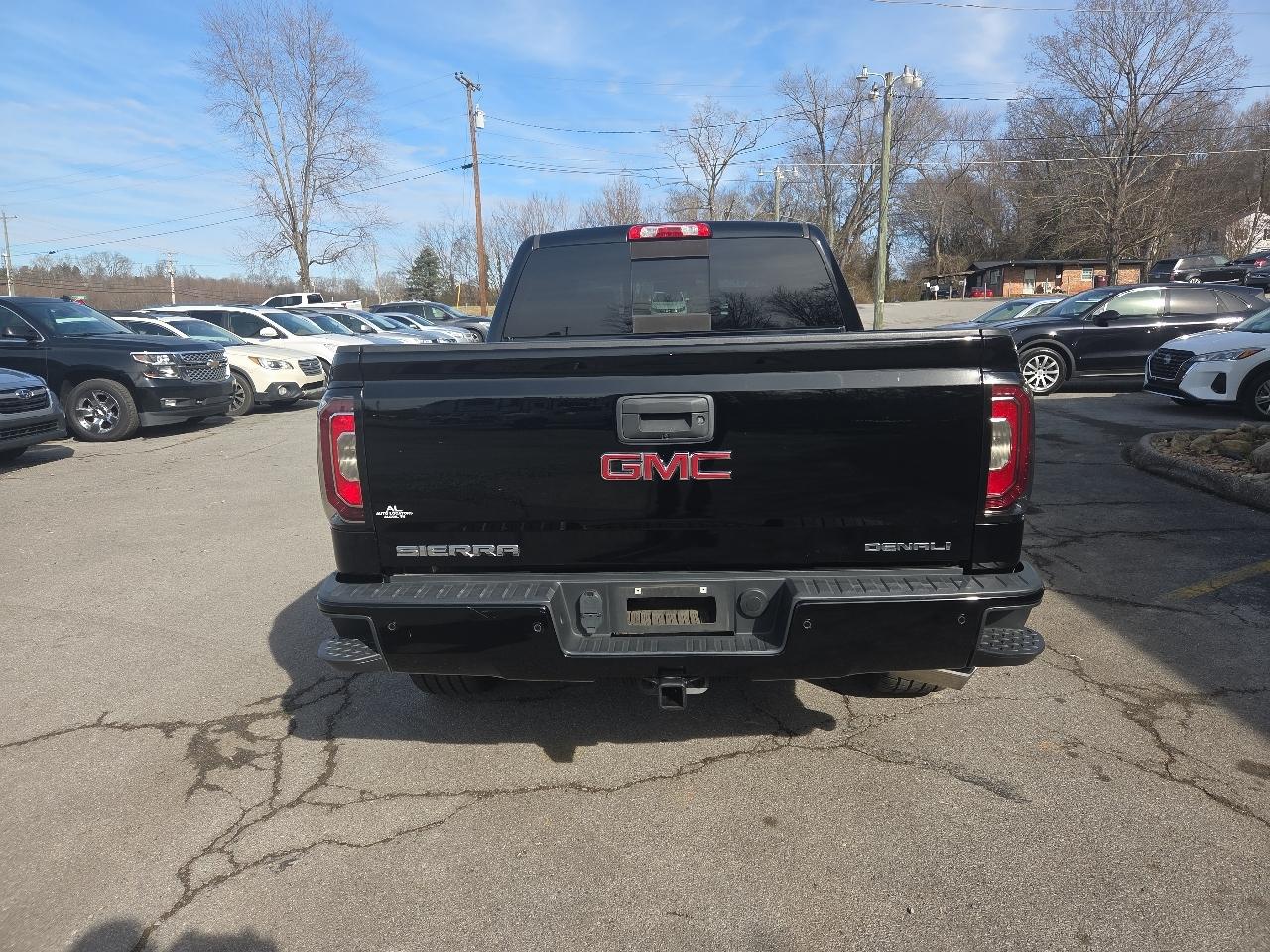 GMC Sierra 1500 4WD Crew Cab 143.5" Denali 2017