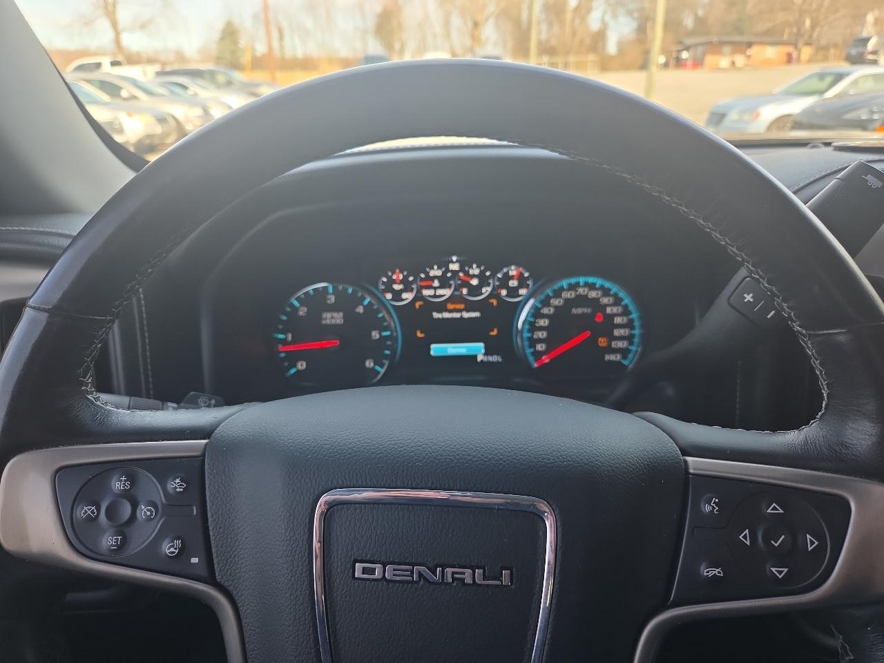 GMC Sierra 1500 4WD Crew Cab 143.5" Denali 2017