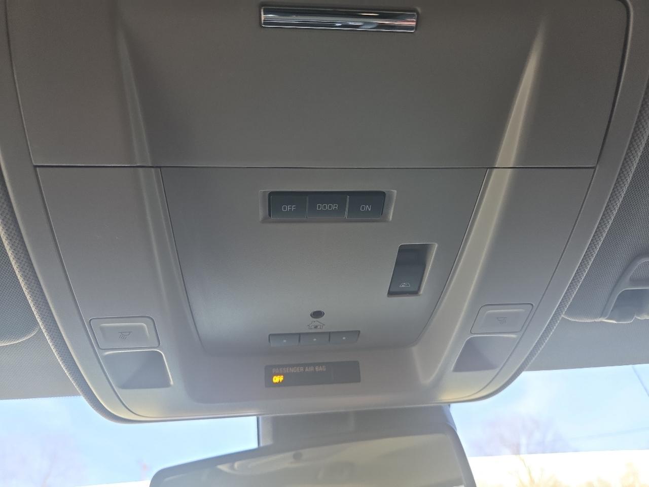 GMC Sierra 1500 4WD Crew Cab 143.5" Denali 2017