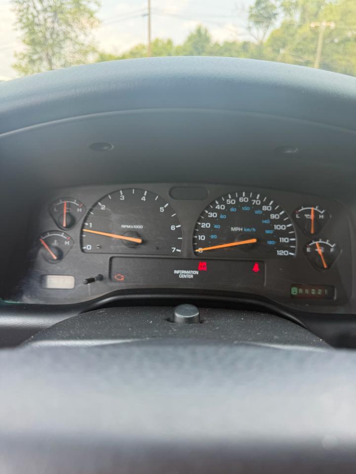 Dodge Dakota Quad Cab 131" WB 4WD SLT 2002
