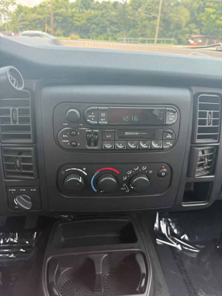 Dodge Dakota Quad Cab 131" WB 4WD SLT 2002