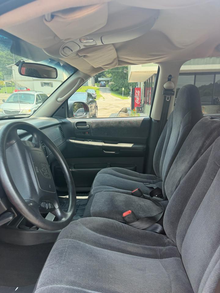 Dodge Dakota Quad Cab 131" WB 4WD SLT 2002