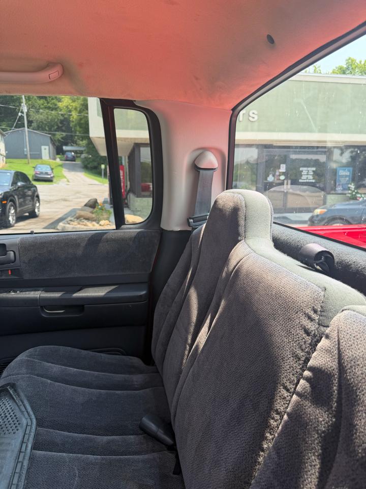 Dodge Dakota Quad Cab 131" WB 4WD SLT 2002