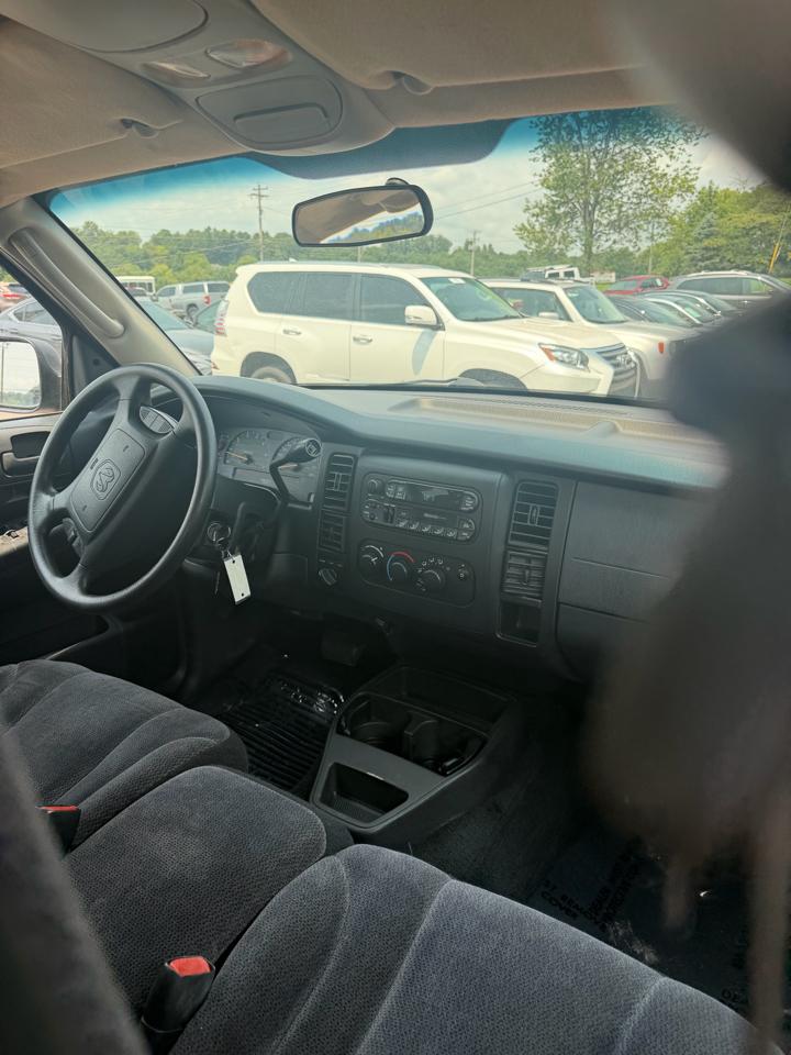 Dodge Dakota Quad Cab 131" WB 4WD SLT 2002