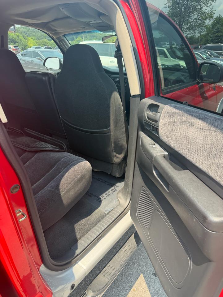 Dodge Dakota Quad Cab 131" WB 4WD SLT 2002