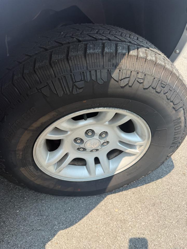 Dodge Dakota Quad Cab 131" WB 4WD SLT 2002