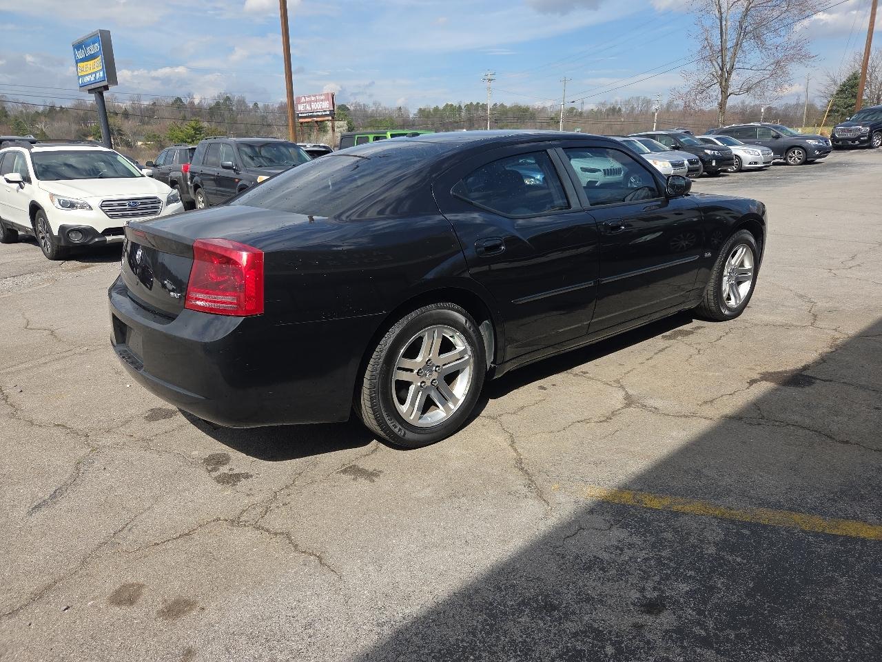 Dodge Charger 4dr Sdn RWD 2006