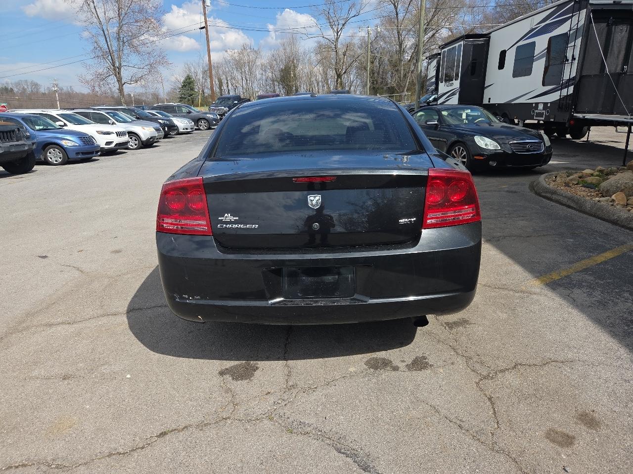 Dodge Charger 4dr Sdn RWD 2006