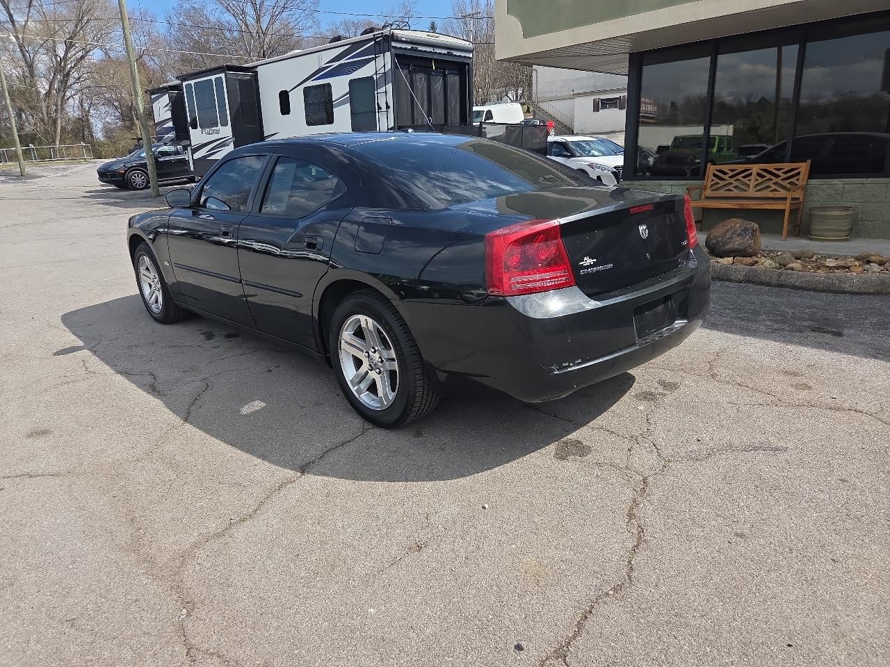 Dodge Charger 4dr Sdn RWD 2006