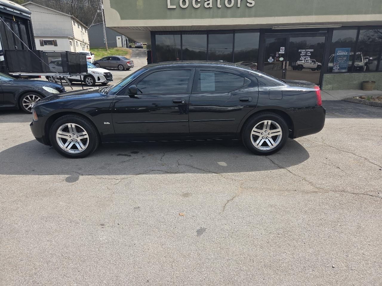 Dodge Charger 4dr Sdn RWD 2006